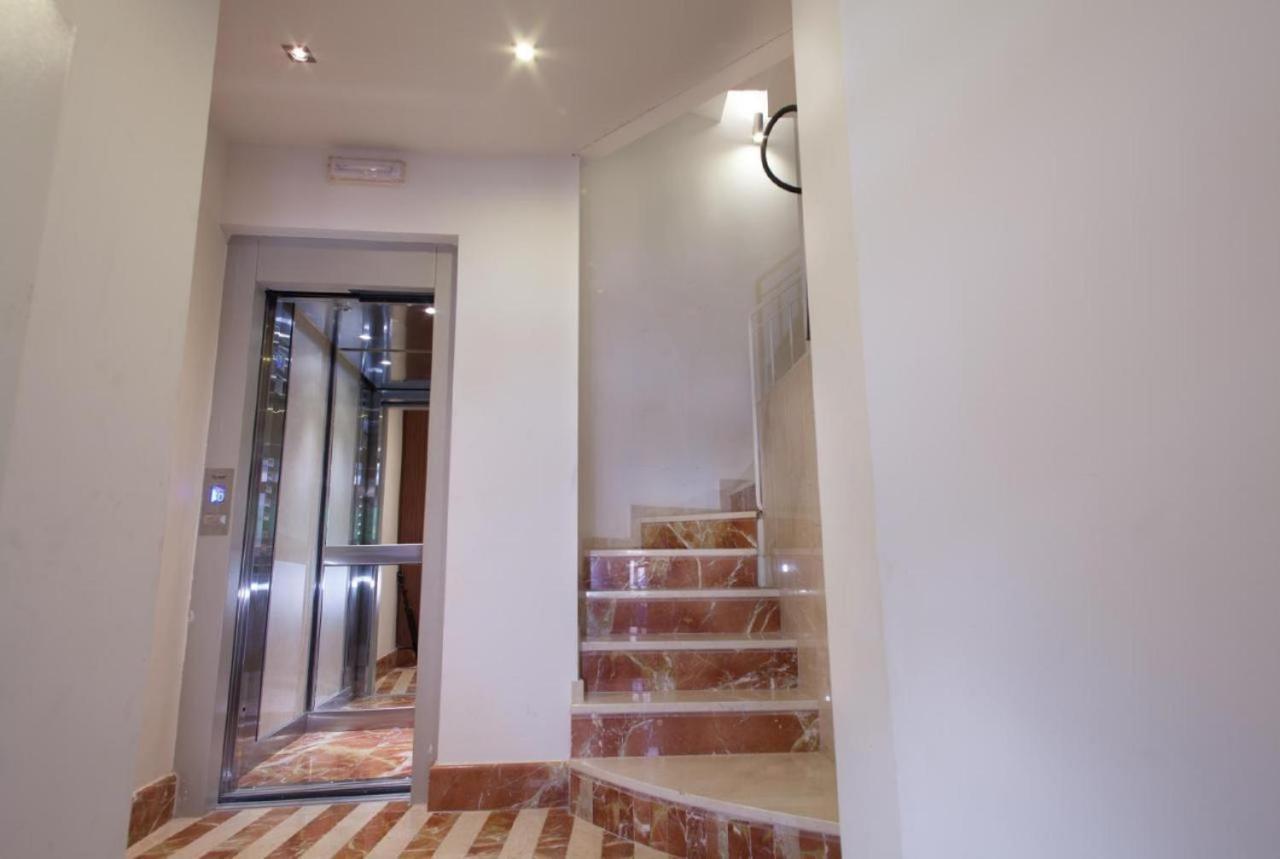 Apartamento Puerta Del Arenal - Kainga Homes Севилья Экстерьер фото
